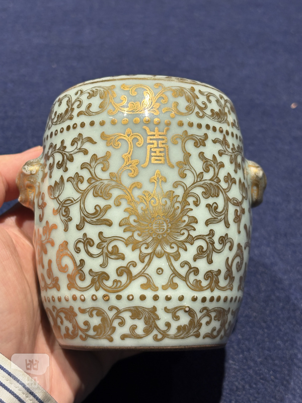 清乾隆 粉青地描金缠枝瑞莲捧寿纹鼓墩式花插一对 - 图12